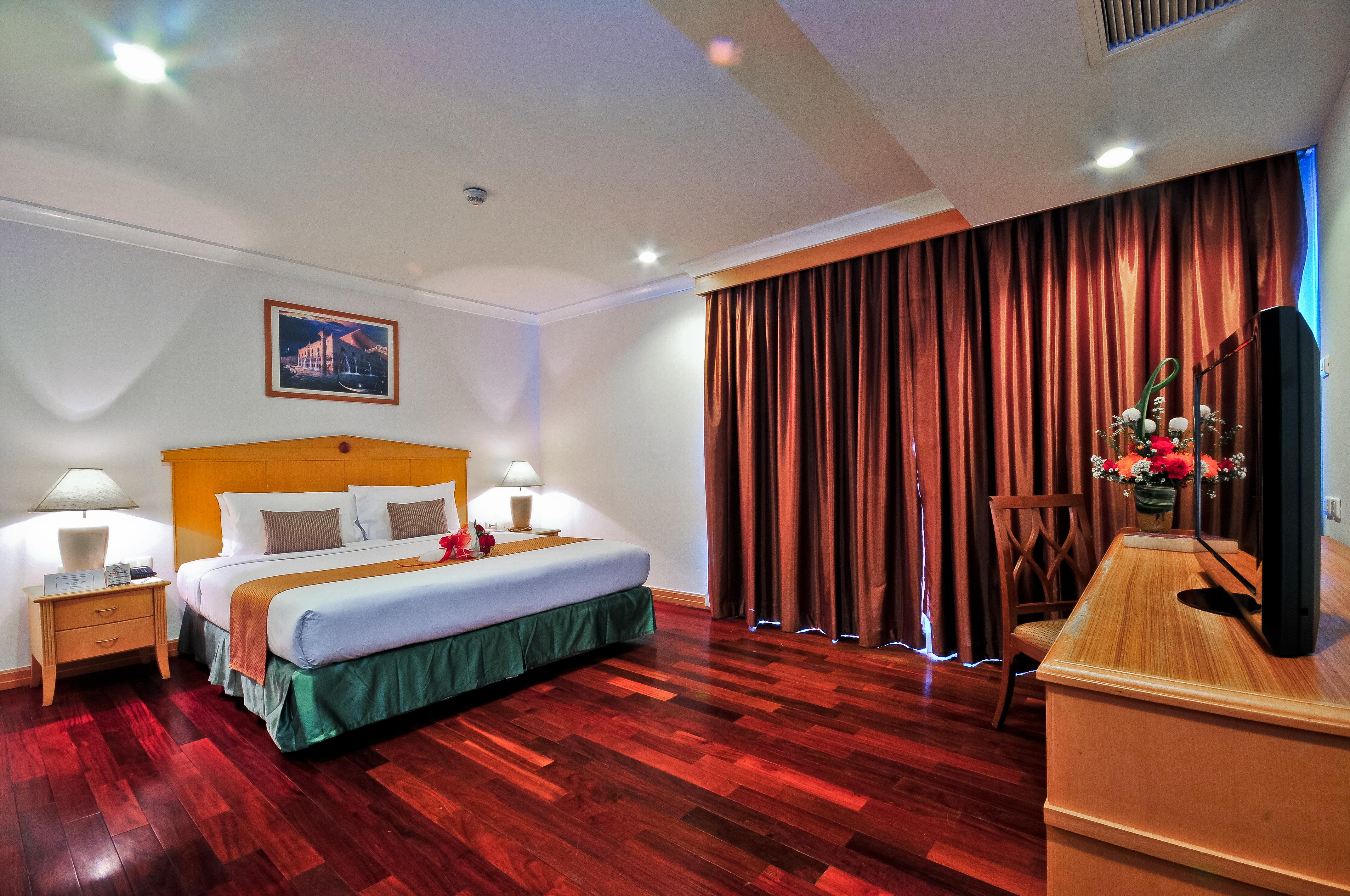 Admiral Suites Bangkok Phòng bức ảnh